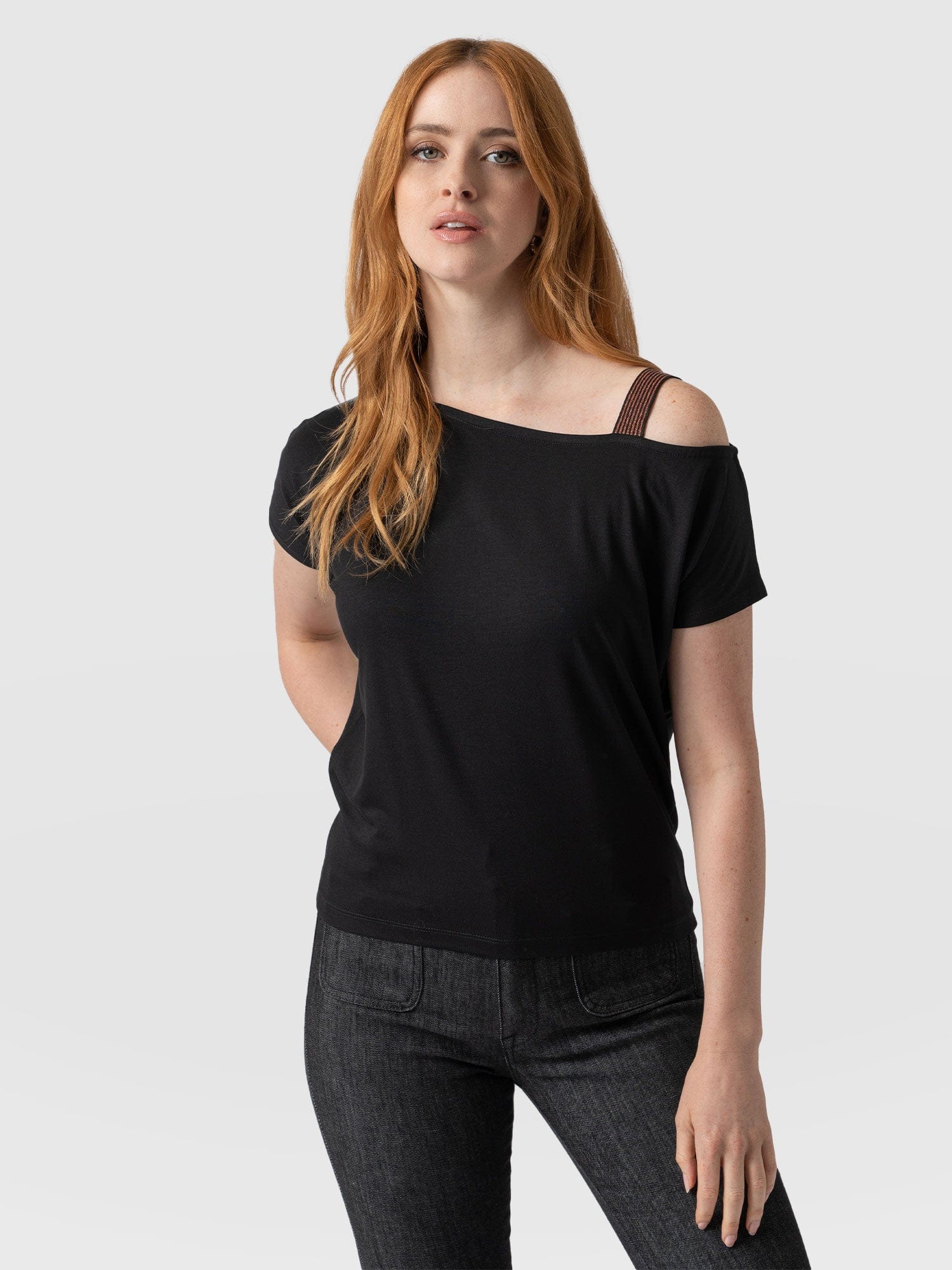 Rita Asymmetric Tee Black - Women's Top | Saint + Sofia® EU